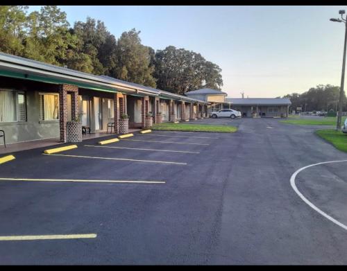 Rainbow Fountain Motel