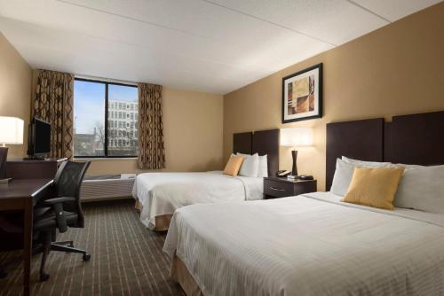 Days Hotel by Wyndham University Ave SE - image 11