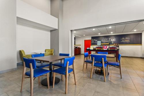 Hampton Inn & Suites Port Richey - image 11