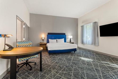Hampton Inn & Suites Port Richey - image 14