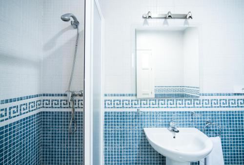 REY DE SEVILLA FLATS - Arenal - image 3