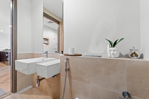 Luxury 2 BR Spectacular Downtown and Sea View next to metro, Dubai (foto 8)