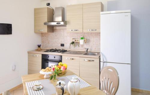 厨房, Gorgeous Home In Cirella With Wifi in 迪亚曼泰