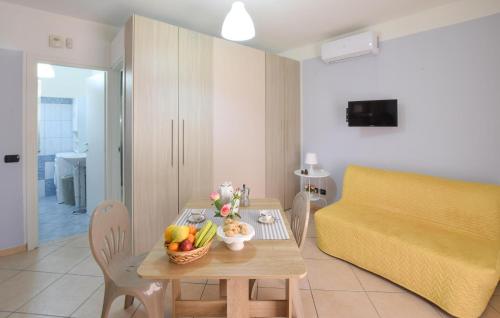 Gorgeous Home In Cirella With Wifi in 迪亚曼泰