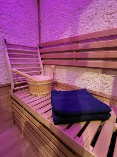 Sauna, Sauna, Terrasse, Fernblick & Design - modern-gemütliche FeWo am Aremberg (Sauna, Terrasse, Fernblick & Design - modern-gemutliche FeWo am Aremberg) in Aremberga