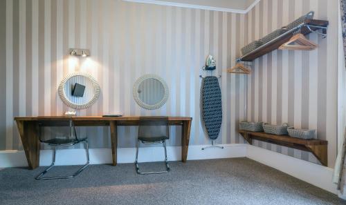 room detail thumbnail 2