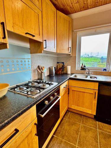 Holiday Home by Silver Strand - Sea View - Wild Atlantic Way in Glencolmcille