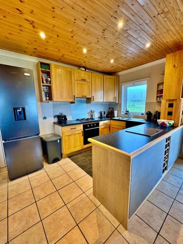 Holiday Home by Silver Strand - Sea View - Wild Atlantic Way in Glencolmcille