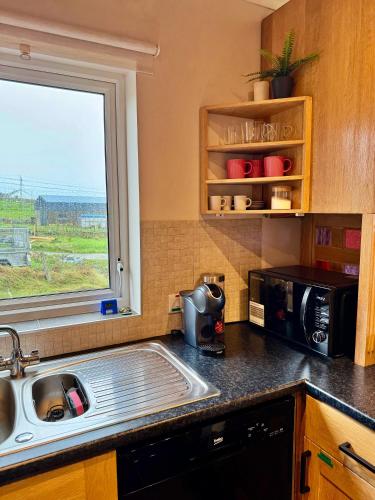 Iekārtas, Holiday Home by Silver Strand - Sea View - Wild Atlantic Way in Glencolmcille