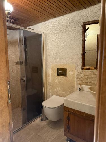 Arif Cave Hotel Room Type - Standard Quadruple Cave Room (No Window)