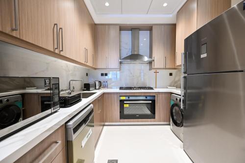 Cozy & Spacious 2 BHK Downtown - image 10
