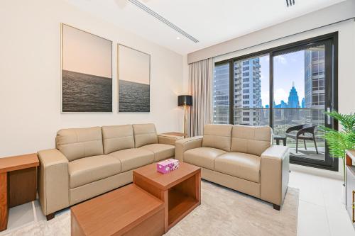 Cozy & Spacious 2 BHK Downtown - image 13