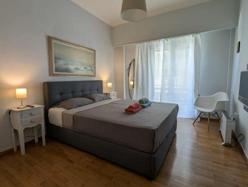 Spacious Flat in Exarcheia next to park, Atény