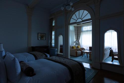 room detail thumbnail 1