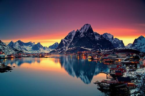 Lofoten Cruise & Hotel in Svolvaer