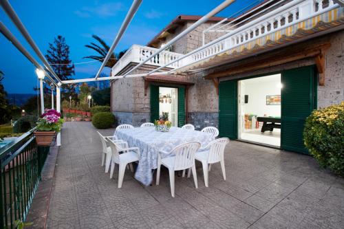 Estate4home - Villa Luisa Jacuzzi&Pool - image 4