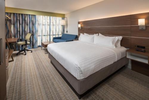 Holiday Inn Express & Suites Springfield, an IHG Hotel