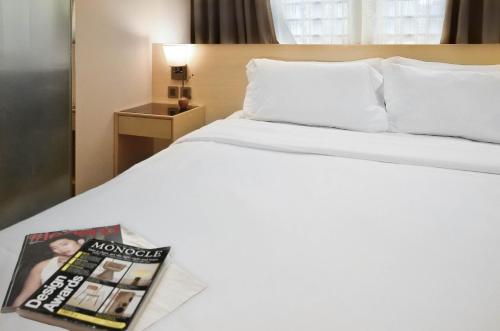 2 twin beds