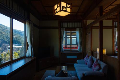 room detail thumbnail 1