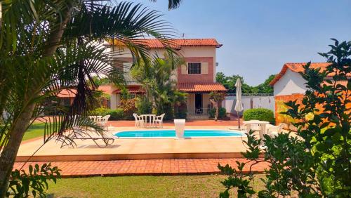 3 bedrooms, 11 beds