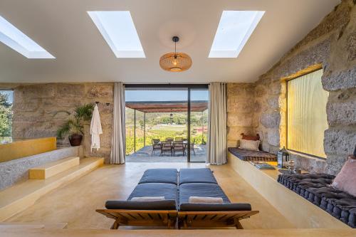 Lemon Villa with Private Indoor Heated Pool - Oporto Lemon Farm, near Porto in วาลเปเดร