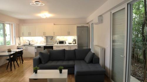 Luxury 1 Bd Apt with Patio in Neo Psychiko - image 5