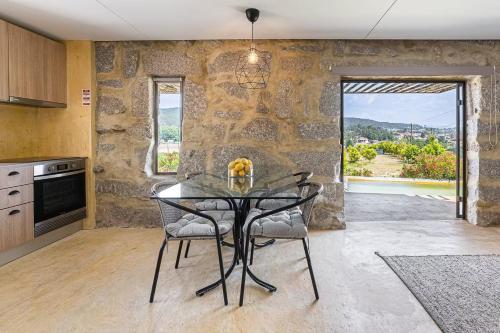 สภาพแวดล้อมโดยรอบ, Romantic Lemon Grove Cottage with Private Pool - Oporto Lemon Farm, near Porto in วาลเปเดร