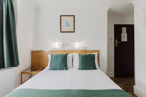 Falcon Hotel - image 44