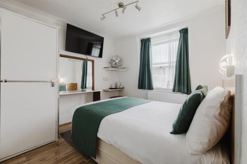 Falcon Hotel - image 41