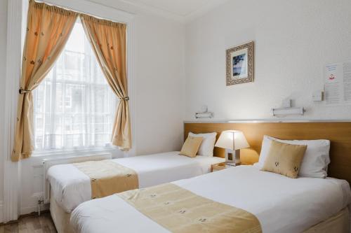 Falcon Hotel - image 29