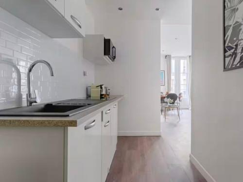 UrbanFlat 203 - Beautiful Studio in the center of Paris - image 2
