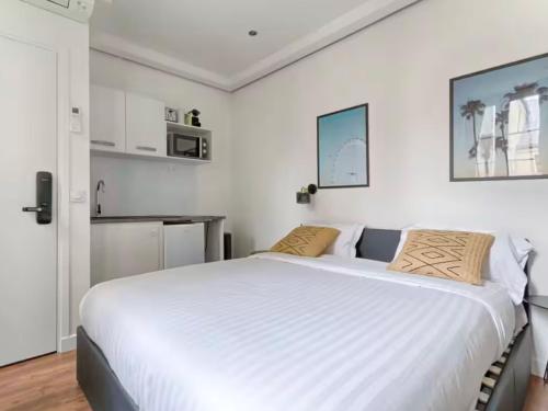 UrbanFlat 207 - Beautiful Studio in the center of Paris - image 10