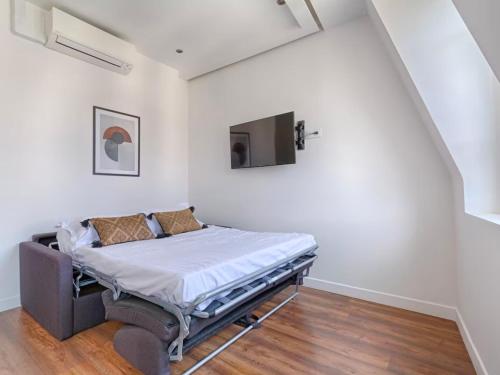 UrbanFlat 211 - Large Studio for 4 in the center of Paris - image 13