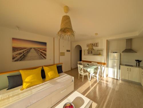 Livingtarifa La Isla - image 3