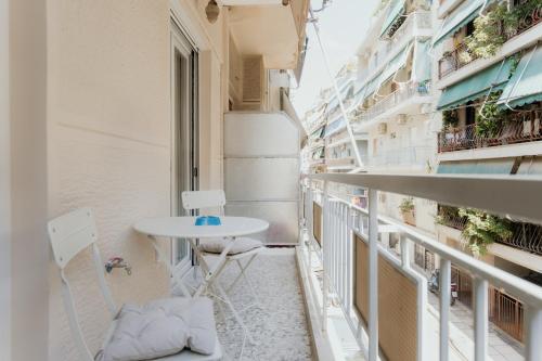 Cozy 2BR Apartment Warm Bright & Steps to Metro - image 2