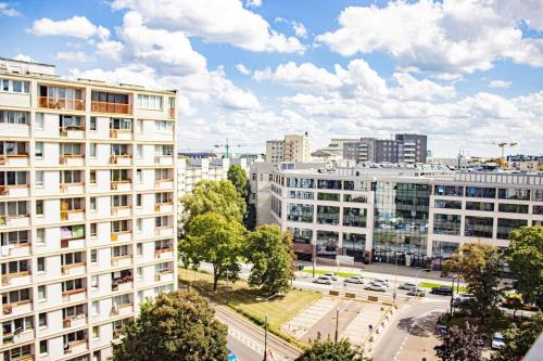 Central Apartment with Balcony and Views, Old Town, metro