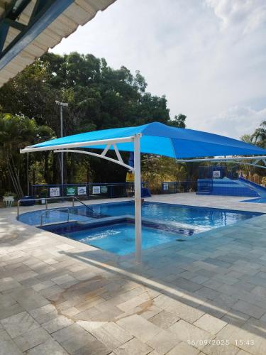 casa10 pessoas temporada caldas nova com 3 quartos Condominio Village muito area verde,piscinas, sau in Estância Chácara Itapema