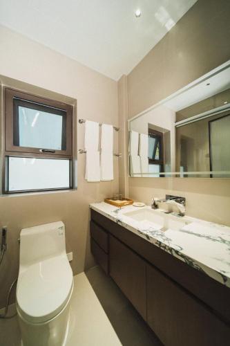 Downtown detached house - image 2