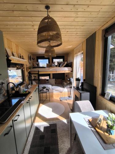 Tiny House neben Skipiste in جروش
