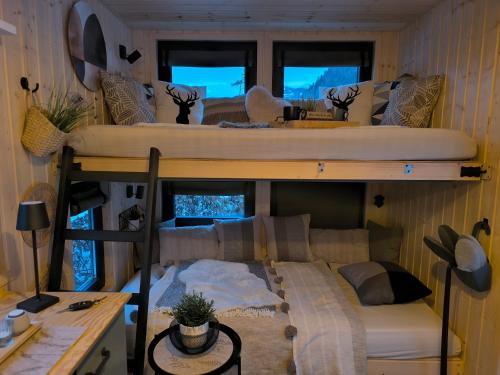 Tiny House neben Skipiste in جروش