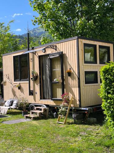 Tiny House neben Skipiste in جروش