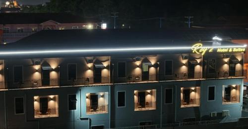 Rey'z Hotel and Suites in 德默拉拉西岸
