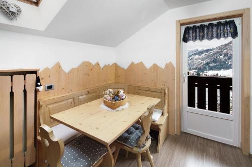 Two-Bedroom Deluxe Apartment with Garden View