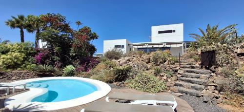 Private villa with pool in Lajares