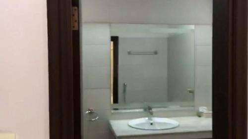 Fully furnished one bed apartment with KITCHEN - image 5