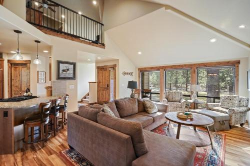 3 Tumalo-AC-Hot Tub-4BR/3BA - image 13