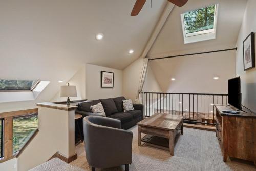3 Tumalo-AC-Hot Tub-4BR/3BA - image 10