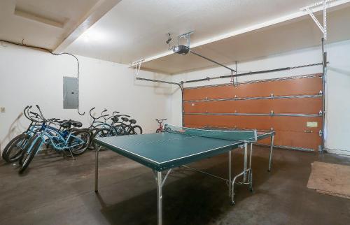 3 Tumalo-AC-Hot Tub-4BR/3BA - image 12