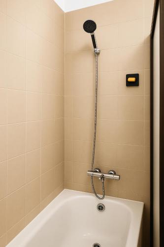 ฝักบัว, Lisbon private Room in Shared Apartment in โอดิเวลาส