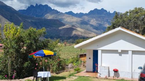 Cottage in nature in Sacred Valley with mountain views
